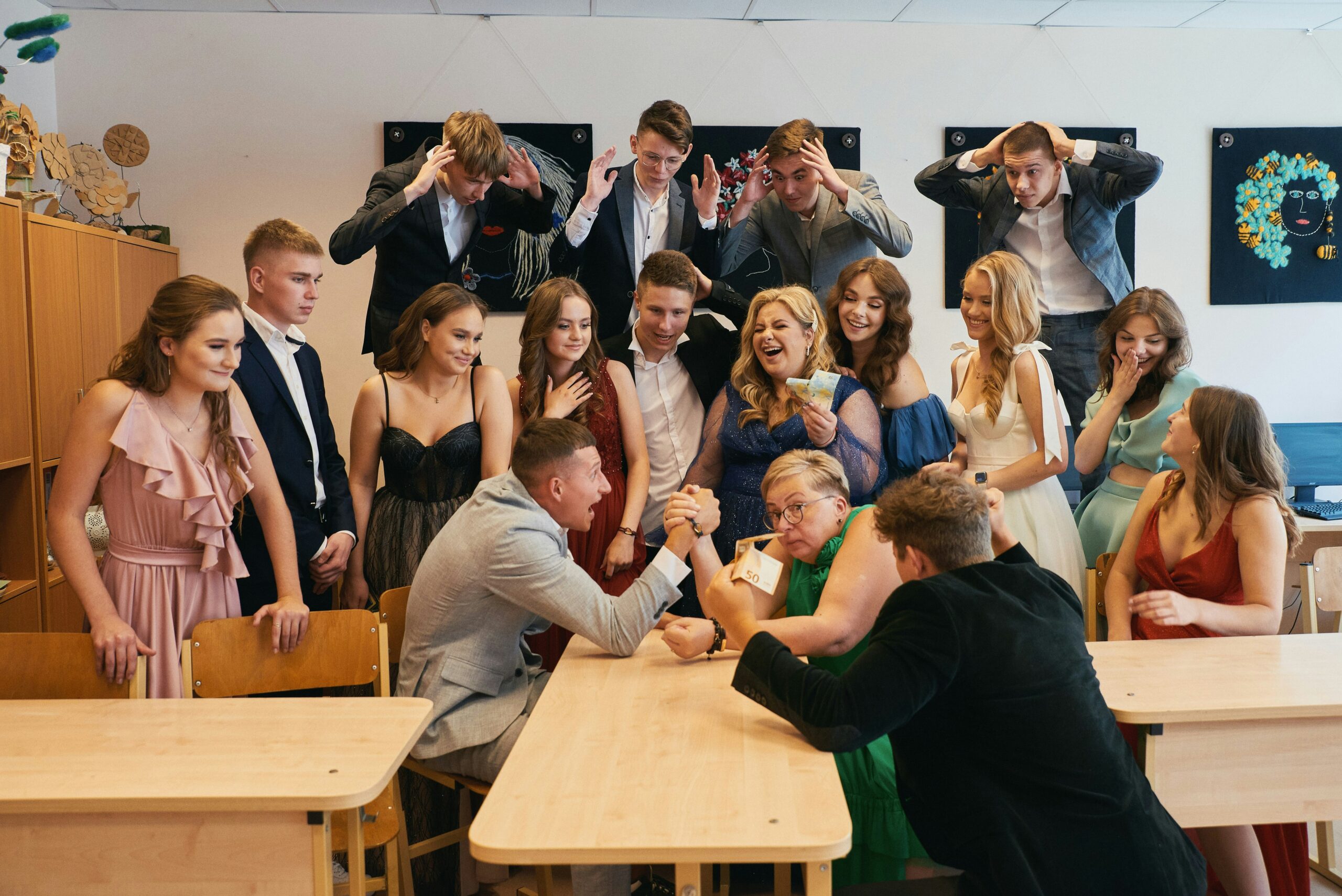 Stylowe powroty do przeszłości – moda z sentymentem i klasą