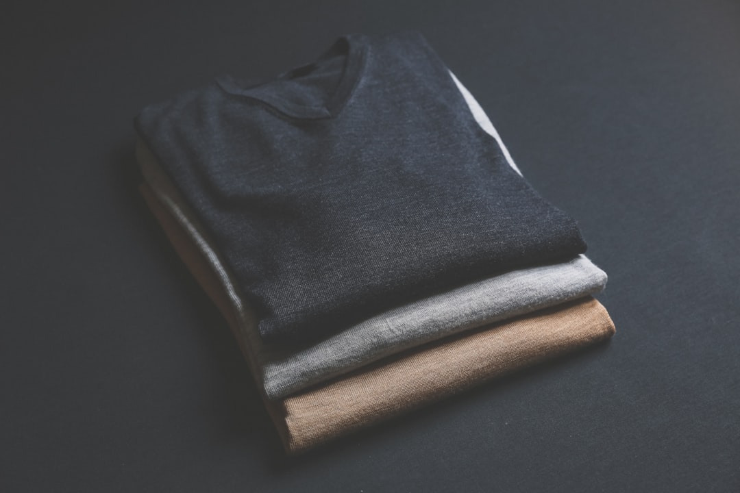 Jak nosić swetry oversize: 5 stylowych sposobów